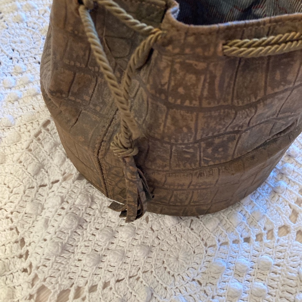 Antique crocodile pouch. - Picture 3 of 11